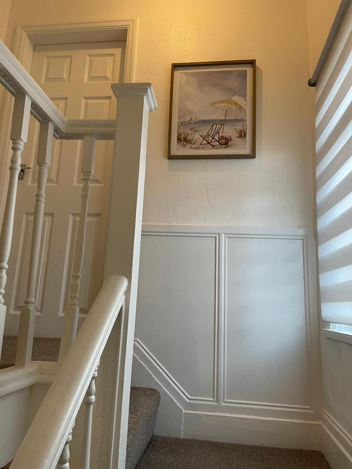 Lovely Spacious House Family & Contractor Friendly 3 Bedroom Near Centre Sleeps 8 *
