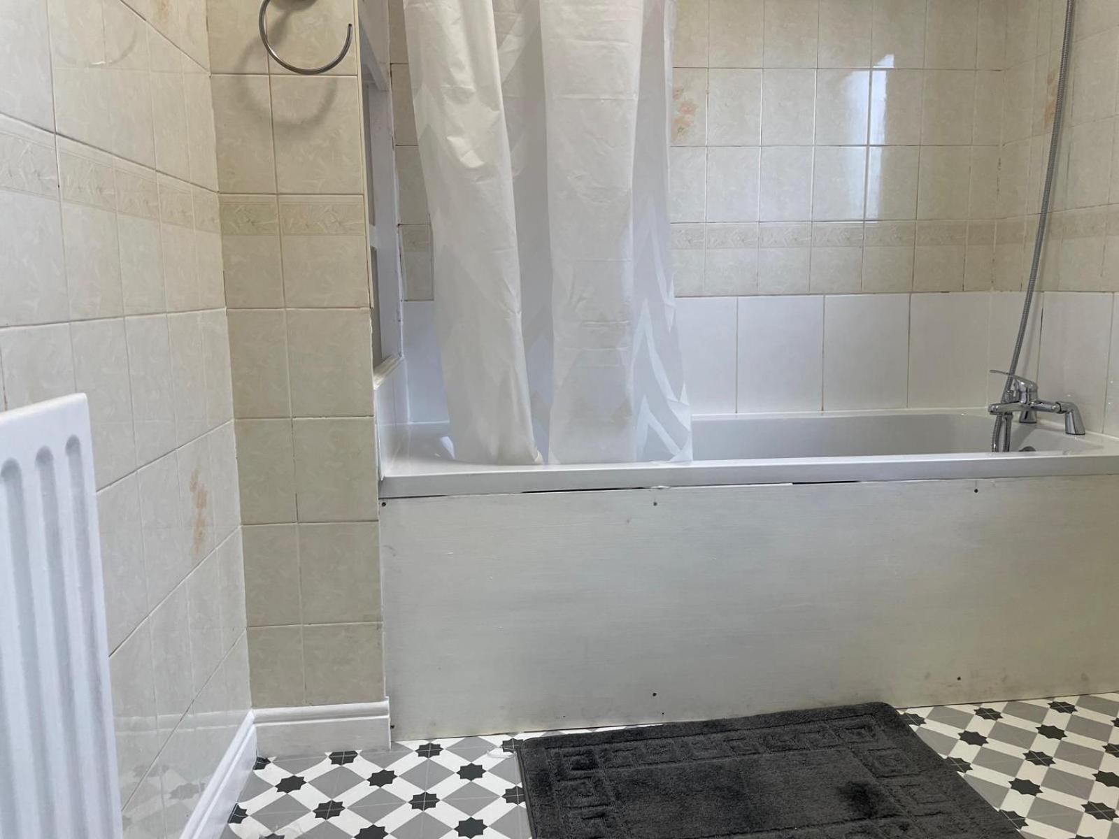 Lovely Spacious House Family & Contractor Friendly 3 Bedroom Near Centre Sleeps 8 Сasa de vacaciones *