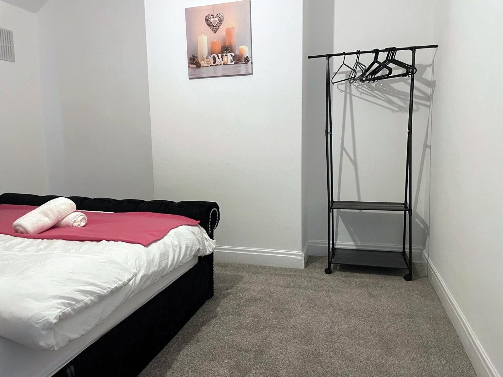 Lovely Spacious House Family & Contractor Friendly 3 Bedroom Near Centre Sleeps 8 Сasa de vacaciones Leeds (West Yorkshire)