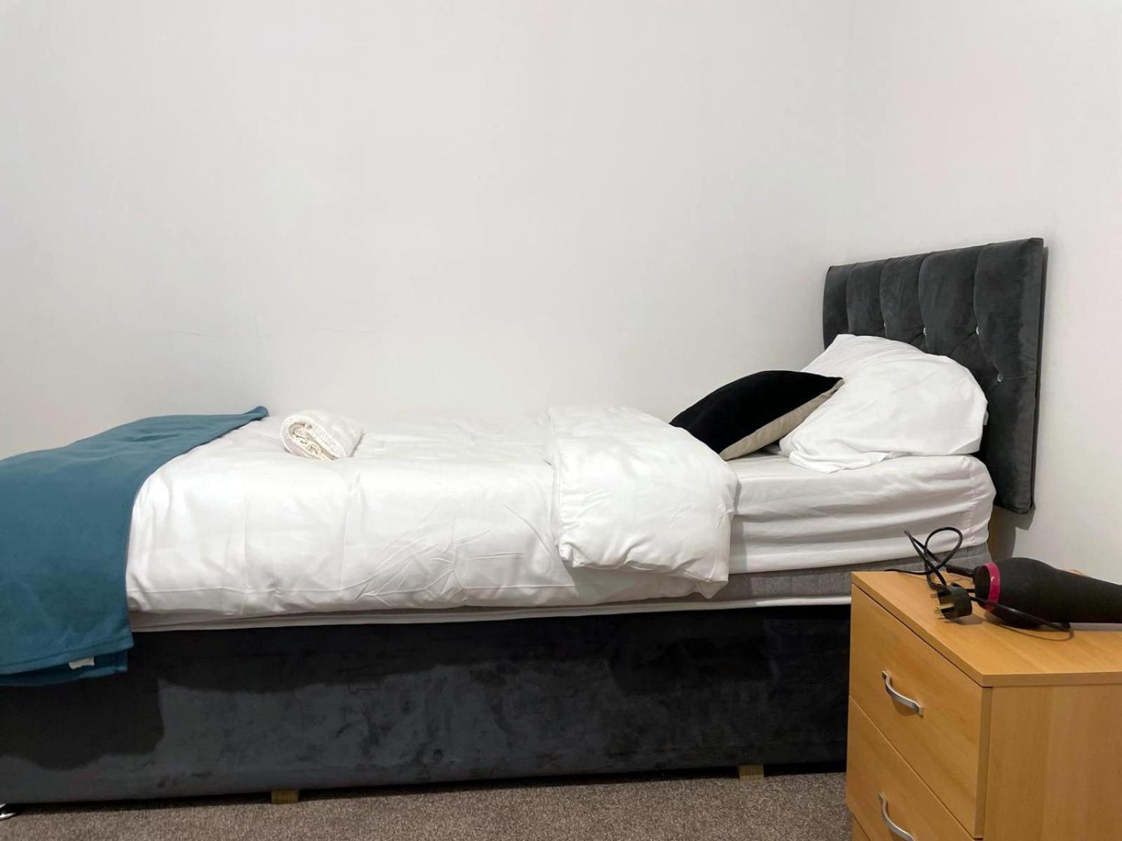 Lovely Spacious House Family & Contractor Friendly 3 Bedroom Near Centre Sleeps 8 Сasa de vacaciones Leeds (West Yorkshire)